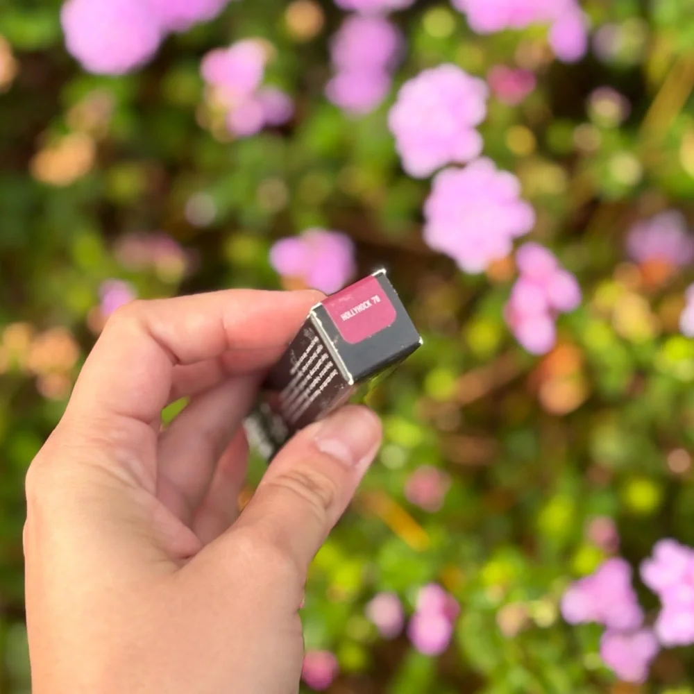 BNIB KVD Beauty • Hollyhock 70